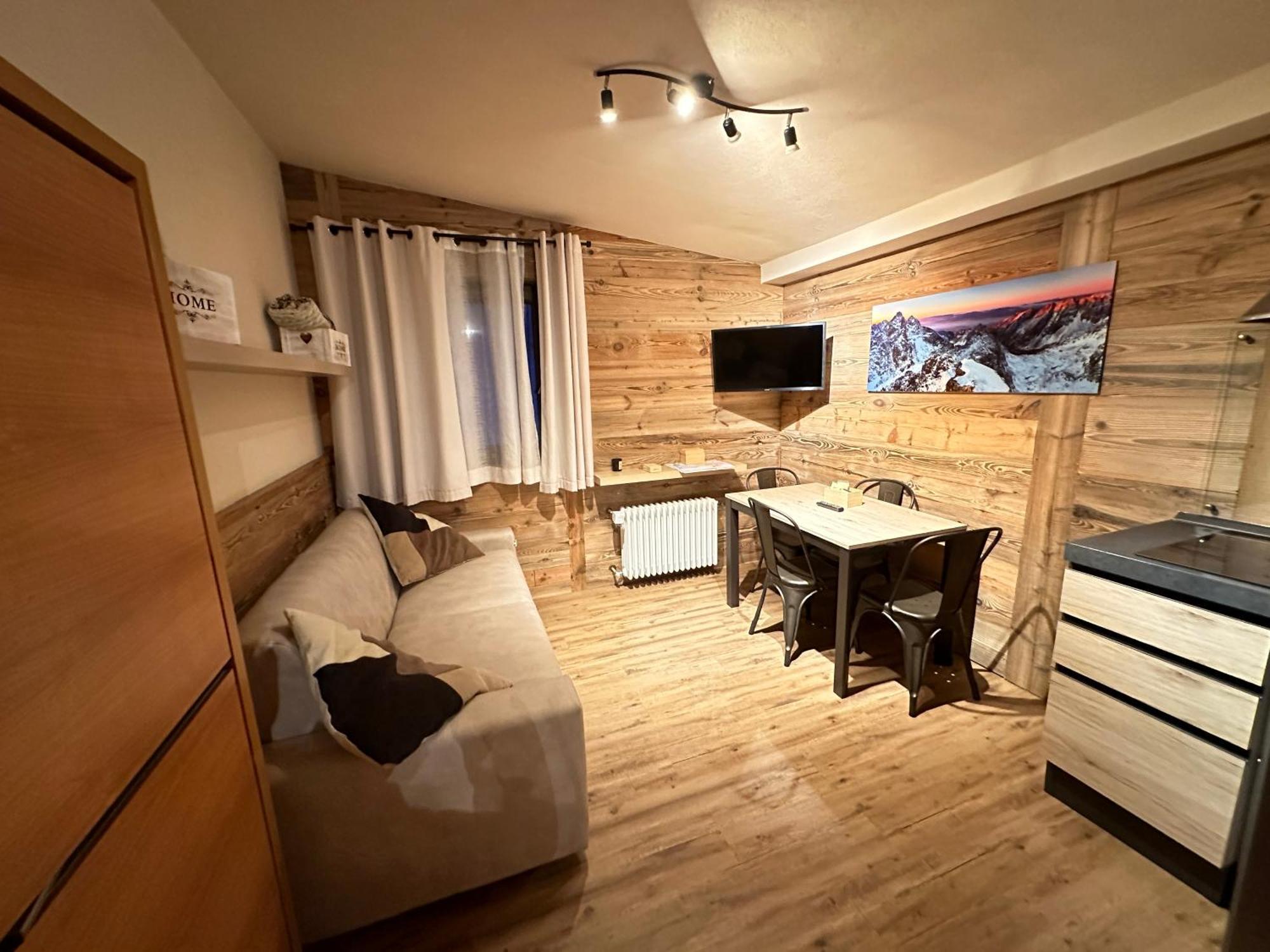 Casa Cervinia Shuss 2 Apartment เบรยล์-แชร์วิเนีย ภายนอก รูปภาพ